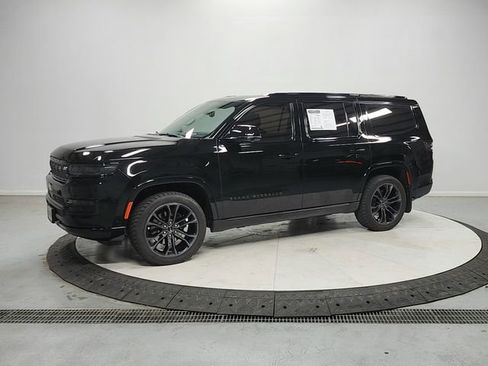 Used 2022 Jeep Grand Wagoneer Series II AWD/4WD image 3