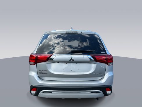 Used 2019 Mitsubishi Outlander SE image 3