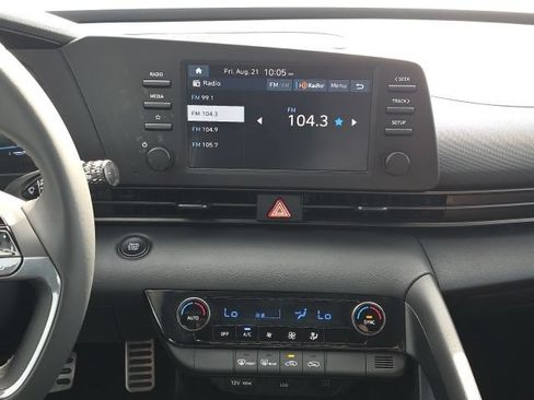 Certified 2025 Hyundai Elantra Sport FWD image 11