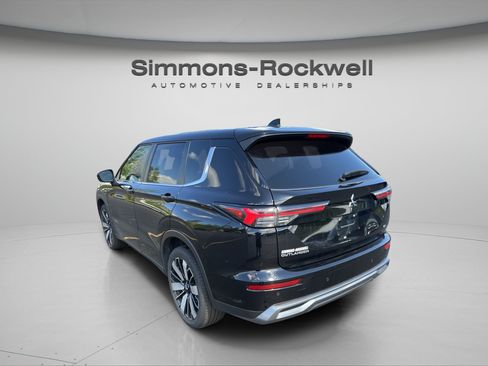 Used 2025 Mitsubishi Outlander SE AWD/4WD image 3