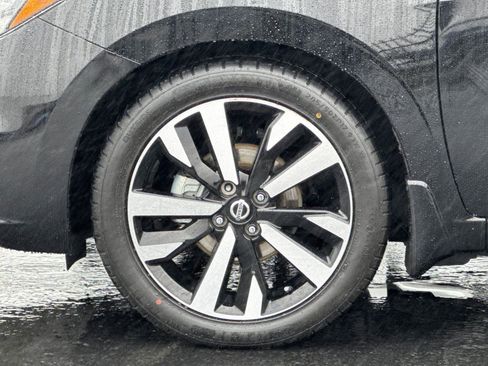 Used 2022 Nissan Versa SR image 24