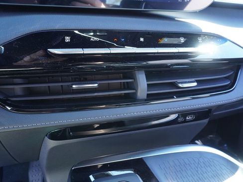 New 2025 Buick Enclave Preferred image 18