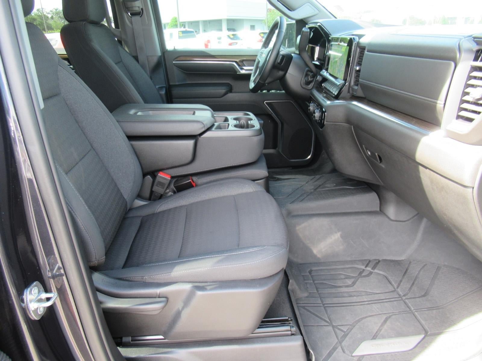 Used 2024 Chevrolet Silverado 1500 LT w/ Z71 Off-Road Package AWD/4WD image 11