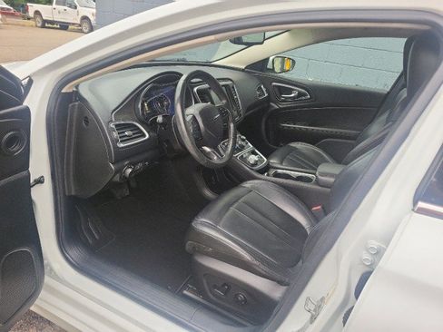 Used 2016 Chrysler 200 Limited FWD image 9