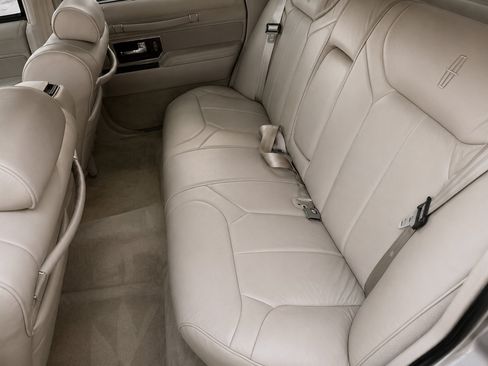 Used 1992 Lincoln Town Car Signature RWD image 10