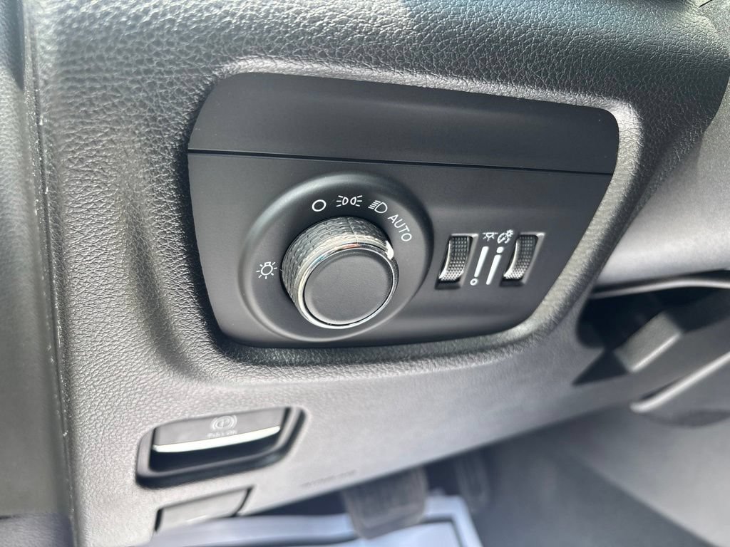 Used 2024 Jeep Grand Cherokee L Laredo AWD/4WD image 19