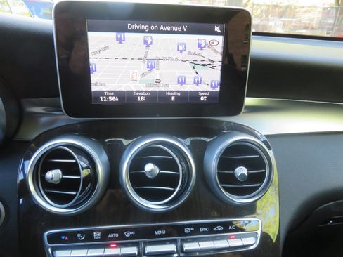 Used 2017 Mercedes-Benz GLC 300 4MATIC image 16