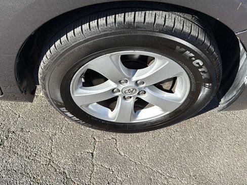 Used 2012 Toyota Sienna LE image 17