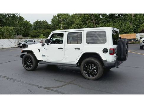 Used 2025 Jeep Wrangler Unlimited Sahara AWD/4WD image 6