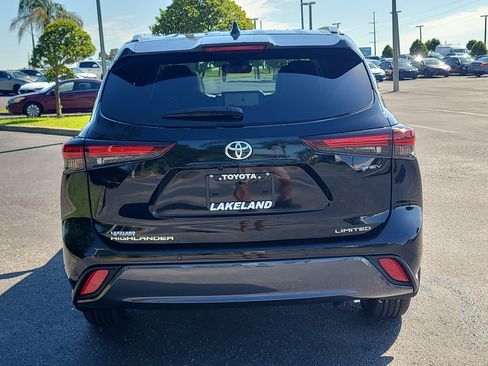 Certified 2026 Toyota Highlander Limited AWD/4WD image 6
