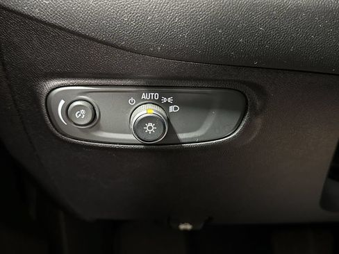 Used 2018 Chevrolet Equinox LT AWD/4WD image 18