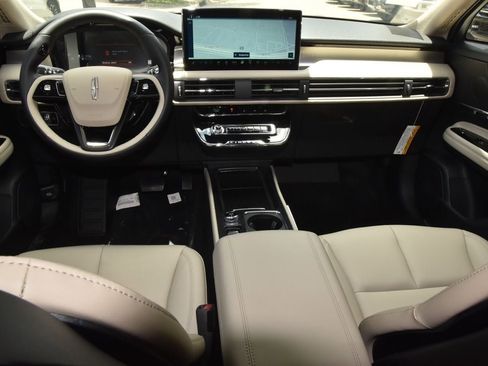 New 2026 Lincoln Corsair Premiere FWD image 16