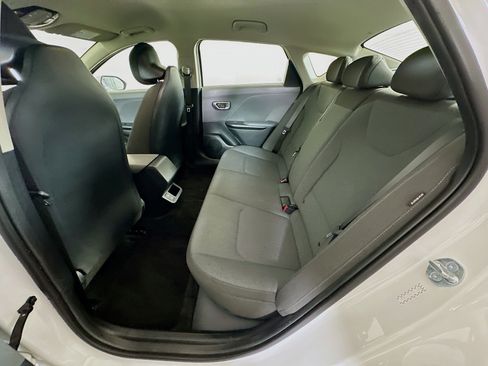 Used 2025 Kia K4 LXS image 28