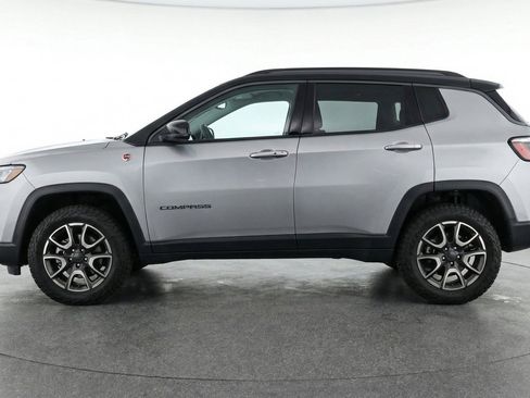 Used 2025 Jeep Compass Trailhawk AWD/4WD image 5
