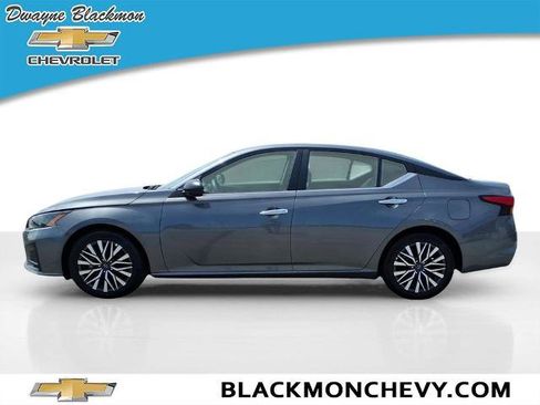 Used 2025 Nissan Altima 2.5 SV FWD image 6