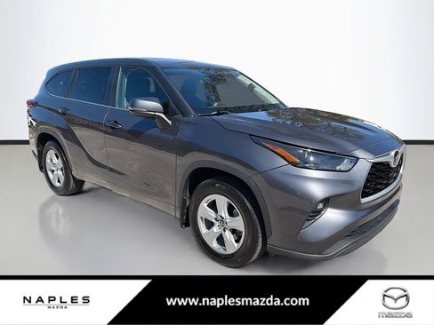 Used 2024 Toyota Highlander LE image 1