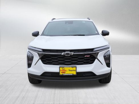 Used 2024 Chevrolet Trax RS w/ Sunroof Package image 2