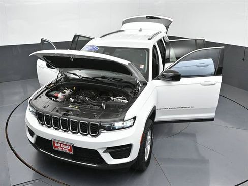 Used 2023 Jeep Grand Cherokee Laredo AWD/4WD image 48