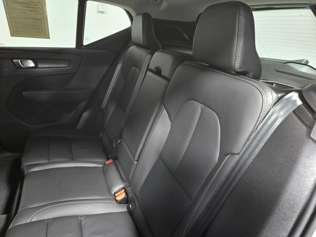 Used 2023 Volvo XC40 B5 Core w/ Climate Package AWD/4WD image 30