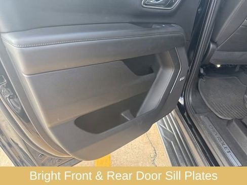 Used 2024 Chevrolet Suburban LT w/ Luxury Package image 19