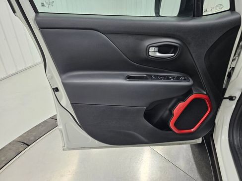 Used 2023 Jeep Renegade Trailhawk AWD/4WD image 25