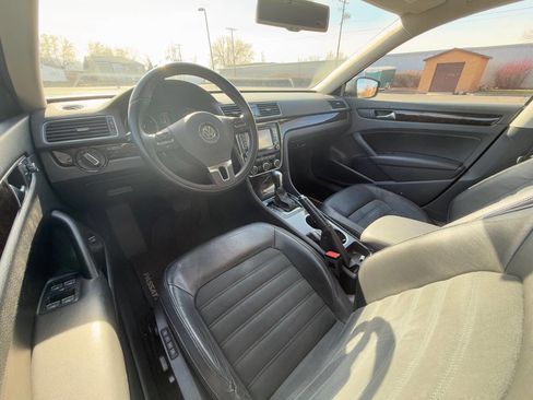Used 2014 Volkswagen Passat 1.8T SEL Premium image 9