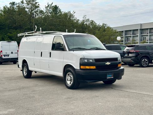 Used 2018 Chevrolet Express 2500 Extended RWD image 17