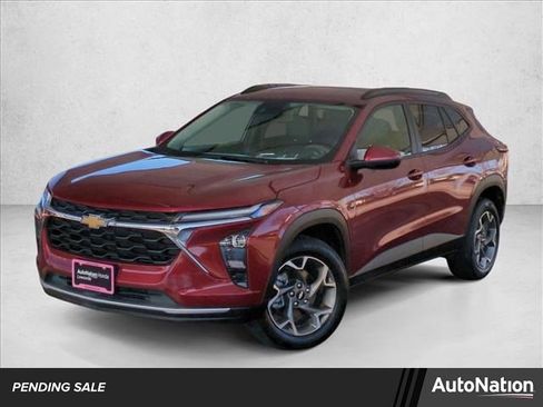 Used 2025 Chevrolet Trax LT image 1