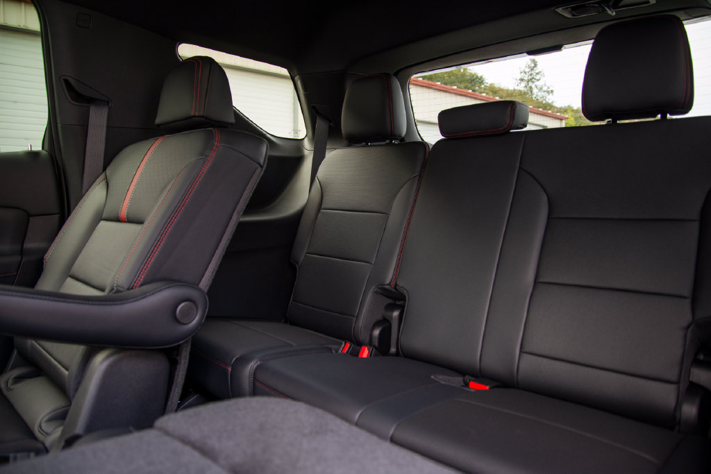 New 2026 Chevrolet Traverse RS w/ LPO, Floor Liner Package FWD image 15
