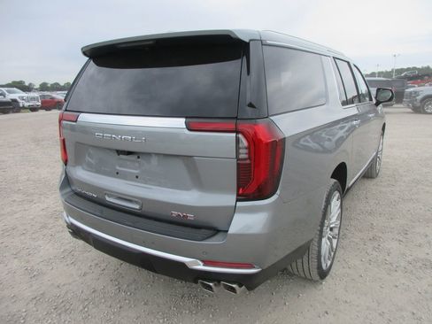 New 2026 GMC Yukon XL Denali w/ Denali Reserve Package AWD/4WD image 4