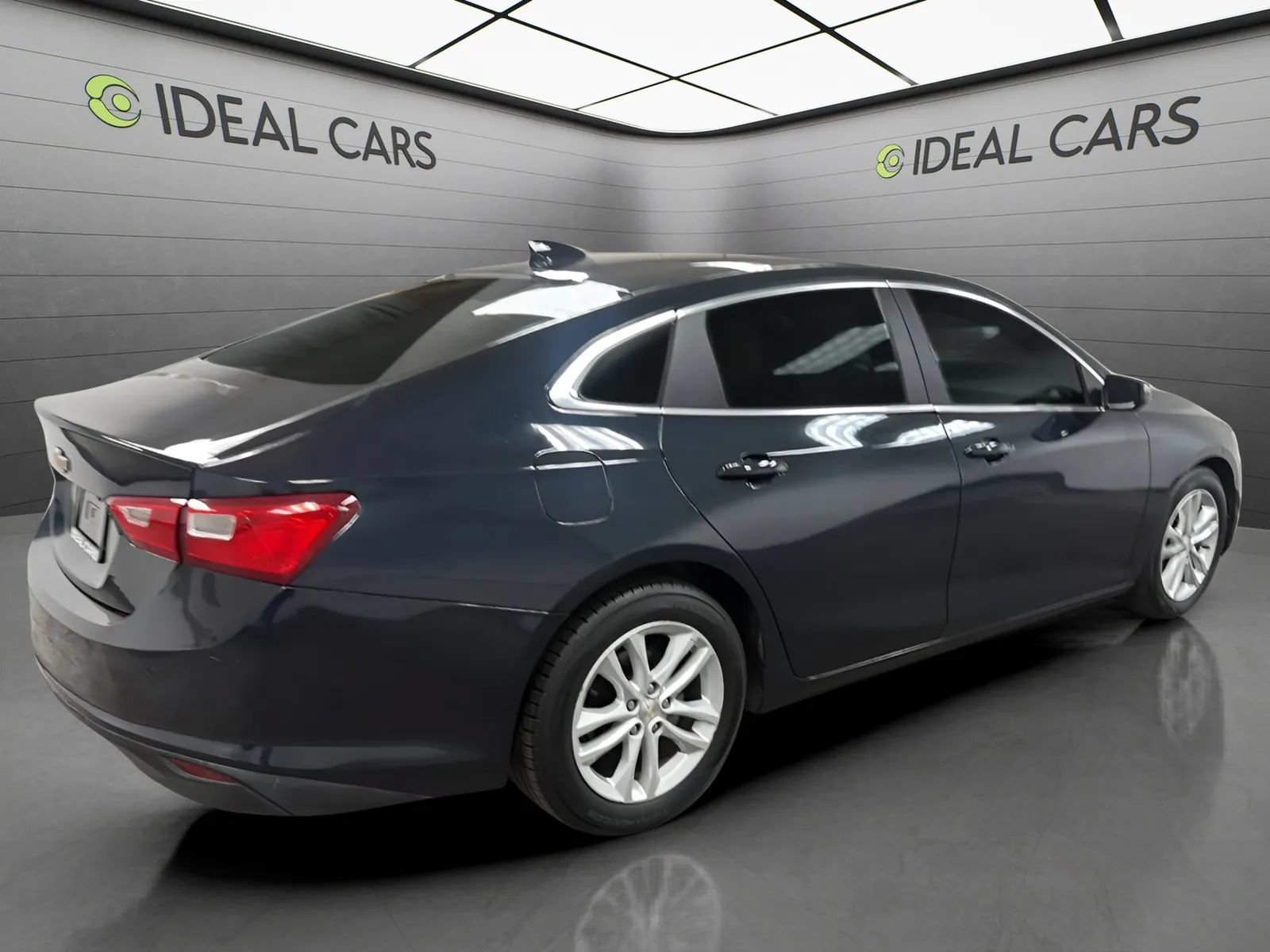 Used 2017 Chevrolet Malibu Hybrid w/ Leather Package FWD image 5