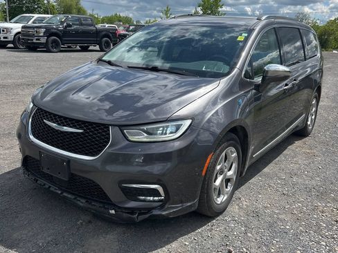 Used 2021 Chrysler Pacifica Limited FWD image 3