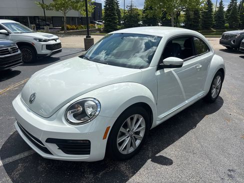 Used 2018 Volkswagen Beetle 2.0T S w/ Style & Comfort Package For S FWD image 1
