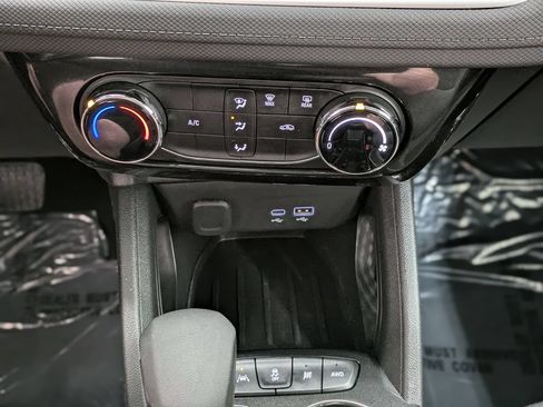 Used 2025 Chevrolet TrailBlazer LT AWD/4WD image 28