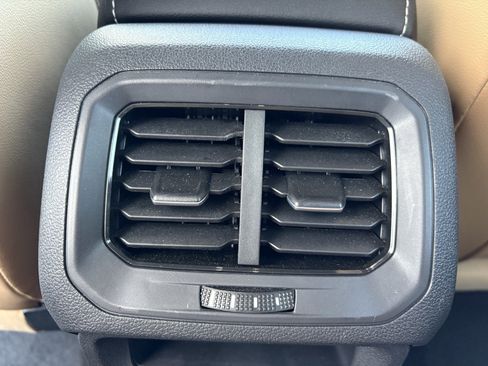 Used 2023 Volkswagen Tiguan SE AWD/4WD image 11