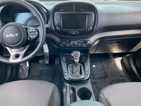 Used 2025 Kia Soul LX FWD image 11