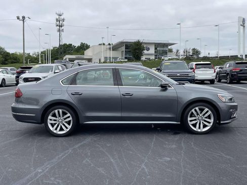 Used 2017 Volkswagen Passat 1.8T SEL Premium FWD image 8