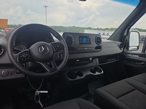 Used 2024 Mercedes-Benz Sprinter 3500 image 3