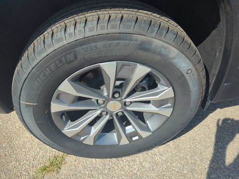 Used 2026 Chevrolet Equinox LT AWD/4WD image 8