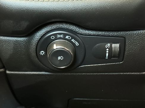 Used 2022 Dodge Durango SXT image 31