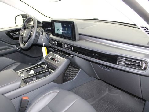 New 2026 Lincoln Aviator AWD image 30