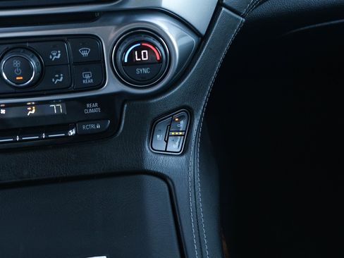 Used 2020 Chevrolet Suburban Premier image 41