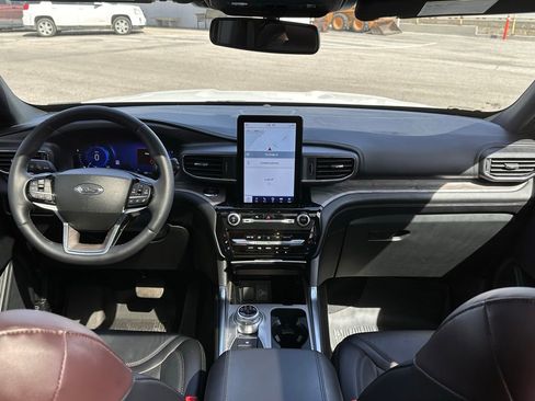 Used 2023 Ford Explorer Platinum w/ Technology Package image 23