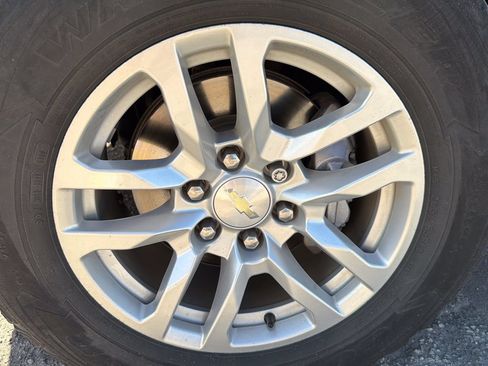 Used 2021 Chevrolet Silverado 1500 LT AWD/4WD image 5