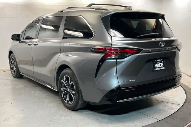 Used 2026 Toyota Sienna Platinum AWD/4WD image 3