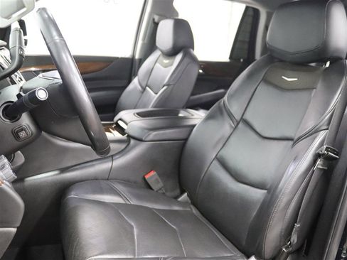 Used 2019 Cadillac Escalade Premium Luxury image 11