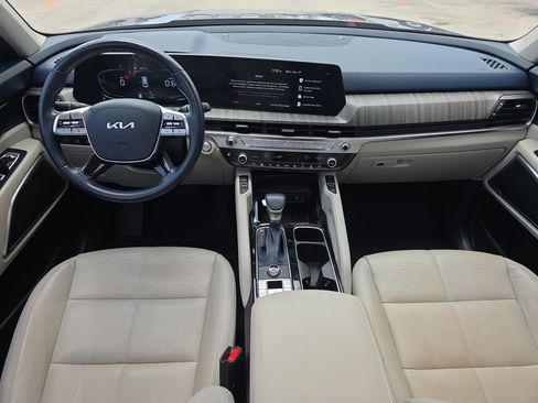 Used 2024 Kia Telluride EX w/ EX Captain's Chair Package AWD/4WD image 18