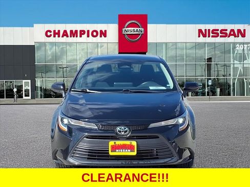 Used 2023 Toyota Corolla LE image 2