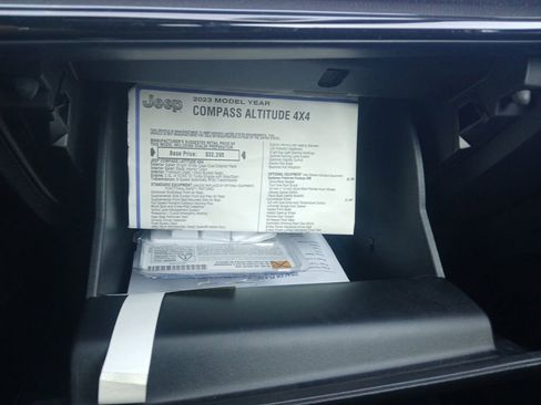 Used 2023 Jeep Compass Altitude w/ Convenience Group image 11