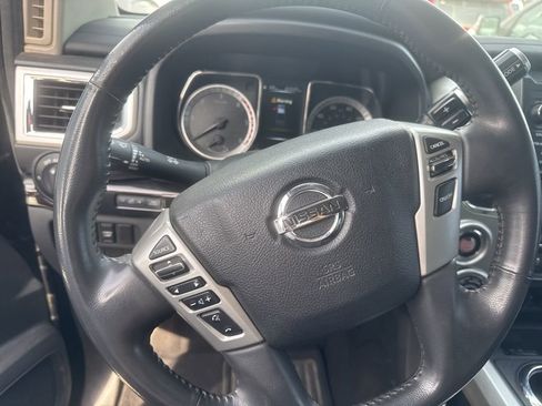 Used 2017 Nissan Titan SV image 11